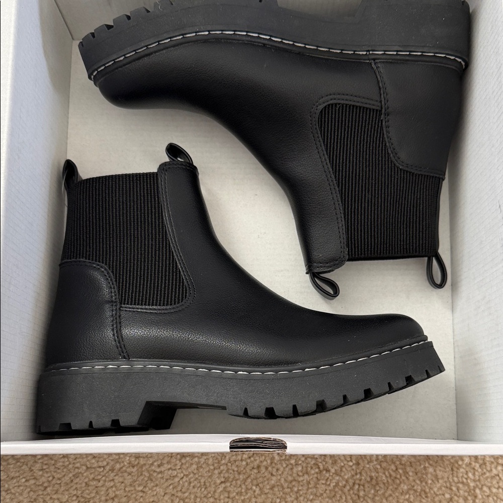 Dolce Vita Leigha Chelsea Black Boots Womens Size 6 - Picture 8 of 9